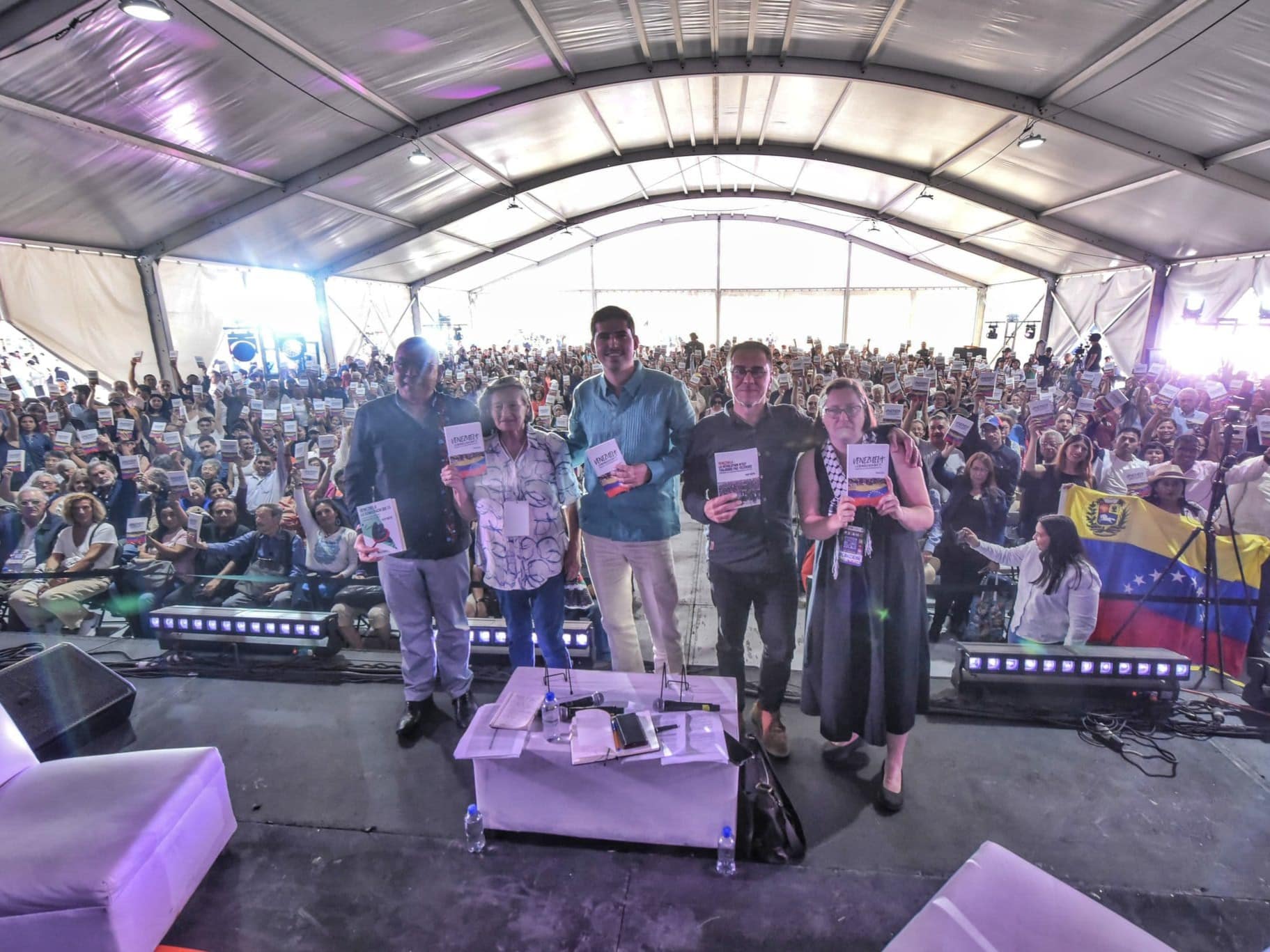 En México y Bogotá, más de mil personas para la presentación del libro sobre las últimas elecciones presidenciales en Venezuela